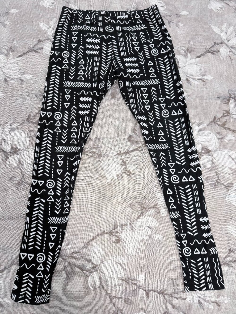 Mossimo Target M Black White Tribal Geometric Print Leggings